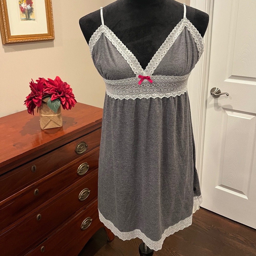 Gilligan & O’Malley Gray/White Lace Camisole M